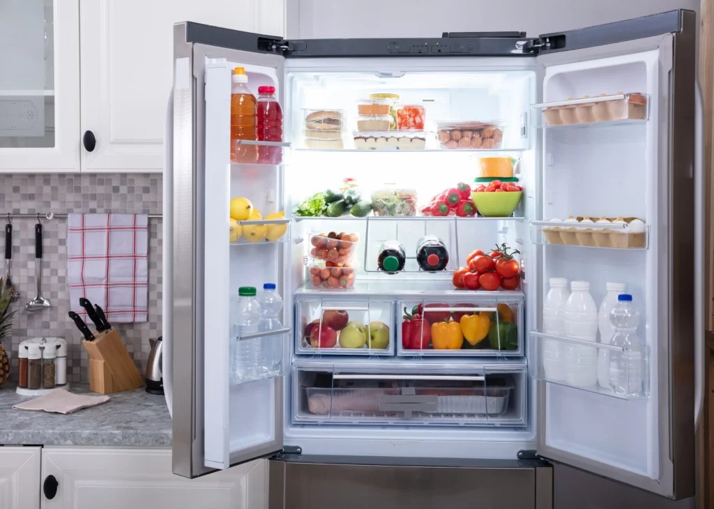 offener Kühlschrank